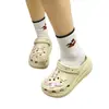 Lindo Estilo Nuevo Femenino Gato Kt Mariposa Hada Dibujos Animados Creativo DIY Accesorios de Resina Lindos Dijes para Zapatos para Zuecos