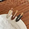 Um Novo Grampo de Cabelo de Acetato com Bolinhas da Lan, Versátil e Doce, com um Design de Coração Delicado, Adequado para Franjas e Cabelos Laterais, um Acessório de Cabelo Doce e Elegante