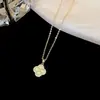 Collar de Flor con Piedra Ojo de Gato de Zircón Bañado en Oro Real de 18K, Cadena Clavicular de Lujo Ligero de Alta Gama, Accesorio de Cuello Versátil y Elegante para Mujeres