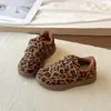 Zapatillas blancas para niños, zapatos para niñas, nuevos zapatos deportivos de otoño 2026, zapatillas versátiles casuales para niños de suela blanda