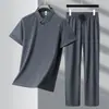 Trajes de Verão para Homens de Meia-Idade e Idosos 2026, Roupas Masculinas, Roupas de Pai, Conjunto de Duas Peças de Camisa Polo de Seda Gelada de Novo Estilo Casual Atacado