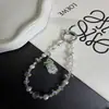 Exquisita y elegante cadena para teléfono móvil para mujer con mariposa de cristal, perla y colgantes de uva, accesorio de bolso estilo corto
