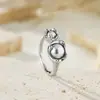 Fornecimento exclusivo transfronteiriço de anéis de pérolas duplas em ouro e prata, com acabamento que preserva a cor e um estilo vintage e delicado.. Disponível para atacado diretamente do fabricante