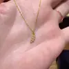 Collar de Cadena para Clavícula con Corona de Flores de la Suerte de Donut Brillante Full Diamond Estilo Nuevo 2026 Lujo Ligero Elegante Diseño Exquisito de Nicho