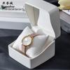 Caja de joyería curva de cuero de ultra fibra blanco puro de alta calidad con caja para relojes de costura de coche, caja para juego de anillos, pendientes y pulseras