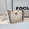 Bolso de cadena con patrón de rombos para mujer, gran capacidad, nuevo modelo 2026, adecuado para el trabajo y los desplazamientos, bolso de hombro versátil de alta gama