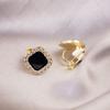 Pendientes de Clip Elegantes y Versátiles para Mujeres Sin Perforaciones, Adecuados para el Viaje Diario, con un Toque de Lujo Ligero de Alta Gama, Diseño Triangular