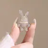 Broche de Mariposa para Mujer Sentido de Gama Alta Nicho Venta al por Mayor Pin de Perla Temperamento Fijo Metal Traje Joyería de Perlas