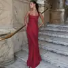 Ropa de mujer transfronteriza de estilo europeo y americano, primavera y verano 2025, nuevo vestido de tirantes grande sin espalda sexy de satén con cuello de un solo personaje