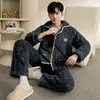 Pijama Masculino Outono/Inverno 2026 Conjunto Casual Espesso de Flanela Coral com Forro de Fleece para Homens Jovens e de Meia-Idade