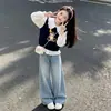 Estilo Coreano Casual Doce Fofo Camisa com Gola de Boneca Colete de Urso Jeans com Personalidade da Moda Conjunto de Três Peças para Primavera e Outono