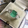 Nuevo Anillo de Diamante para Mujer Huajie Estilo Celebridad de Internet Europea y Americana Ins Anillo con Incrustaciones de Piedra Verde de Aleación Joyería Transfronteriza