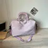 Nova bolsa de viagem minimalista de grande capacidade para mulheres, bolsa tote leve, adequada para viagens curtas, viagens de negócios e uso na academia, na cor verde, uma bolsa de bagagem casual