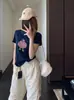 Camiseta bordada slim fofa e jovem estilo coreano, top casual soltinho de manga curta com desenho para mulheres, novo estilo de verão