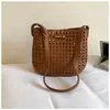 Bolso de Tejido Hueco de Gran Capacidad Estilo Relajado para Mujer 2026 Nueva Moda Bolso de Hombro para Viajes Diarios Bolso Tote Tipo Cubo