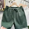 Shorts de Três Listras 2026 Novo Verão Masculino Fino Calça Esportiva Shorts Casuais Masculinos Modernos para Uso ao Ar Livre Shorts de Praia