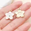 20 Estilos de Colgantes Pequeños de Aleación con Goteo de Aceite de Margarita Rosa, Flor de Cerezo y Lirio para Joyería Hecha a Mano DIY, Accesorios para Llaveros