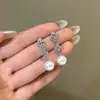 Pendientes de Trébol con Perla y Diamantes Completos de Lujo Ligero, Pendientes Elegantes de Estilo Francés para Dama, Versátiles para el Trabajo y Citas
