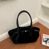 Bolso de Peluche Bolso Tote de Gran Capacidad para Debajo del Brazo Nuevo Otoño/Invierno 2026 Bolso de Mano Casual Simple Bolso de Hombro de Moda