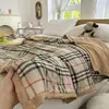 Colcha de verano, tamaño individual o doble, para usar con aire acondicionado, con estampado floral, fina y ligera, adecuada para residencias estudiantiles, relleno de colcha individual, suave y lavable