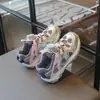 Zapatos Deportivos Infantiles con Hebilla Giratoria Modelo Nuevo Primavera/Verano 2026 Sandalias Deportivas Huecas Transpirables para Niños y Niñas Zapatos Casuales para Exteriores