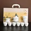 Conjunto de Chá Estilo Chinês Cultural e Criativo, Conjunto Completo de Porcelana Branca, Conjunto de Presente Personalizado com Design Kung Fu e Textura Semelhante ao Jade