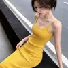 Vestido Midi Bodycon de Seda Gelada Amarelo Dopamina com Alças Finas e Decote Quadrado 2026 Incrivelmente Bonito, Cintura Marcada, Valoriza a Silhueta