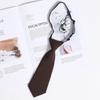 Corbata pequeña de color sólido hecha en casa estilo japonés ultracorta para mujer, perezosa sin nudo, linda estilo universitario, retro marrón, jardín de infantes