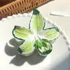 Presilha de Cabelo Flor de Plumeria Colorida para Mulheres, Grampo de Cabelo Floral, Elegante Presilha de Tubarão, Acessório de Cabelo para a Parte de Trás da Cabeça, Ornamento de Cabelo Estilo Coreano para Meio Preso