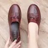 Zapatos de Cuero Suave para Madres Bai Zhenhe Primavera y Otoño, Zapatos de un Solo Color con Textura de Cuero Genuino, Zapatos Planos para Mujeres de Mediana Edad y Mayores, Zapatos sin Cordones para Abuelas y Personas Mayores