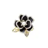 Broche de Camelia de Gama Alta para Mujer Exquisito Flor de Nicho Corsage Pin de Solapa de Traje de Gama Alta Accesorios Hebilla Antiexposición