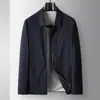 Chaqueta para Hombre Temporada Primavera y Otoño 2026 Cuello Solapa Cremallera Estilo Ropa de Trabajo para Jóvenes y de Mediana Edad, Abrigo Delgado Casual de Negocios de Lujo Ligero