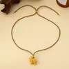 Tienda de Oro Mismo Estilo Colgante Bolsa de la Suerte Hueca Filigrana Chapada en Oro, Collar Colgante Caballo Pequeño con Pedrería, Cadena para Clavícula Bolsa de Dinero Carácter de la Suerte