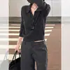Suéter de punto gris oscuro estilo old money para mujer, atuendo de principios de otoño, polo de alta gama, top de manga larga básico de otoño