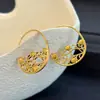 Pendientes de Oro con Patrón Hueco de Semicírculo con una Textura de Elegancia Francesa Vintage, Artesanía Exquisita y un Estilo Vintage Sofisticado para Mujeres