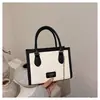 Bolso cruzado de un solo hombro con diseño de moda, nuevo estilo Otoño 2025, bolso cuadrado pequeño de color liso elegante, bolso de mano con textura de moda