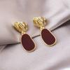 Pendientes de Clip Elegantes y Versátiles para Mujeres Sin Perforaciones, Adecuados para el Viaje Diario, con un Toque de Lujo Ligero de Alta Gama, Diseño Triangular