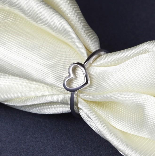 12093275567_221468121