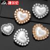 Abrigo cortavientos de cachemira con botones metálicos para mujer, estilo Chanel de alta gama con perlas y diamantes de imitación de alta gama con botón decorativo en forma de corazón de diamantes.