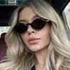 Gafas de Sol Triangulares Estilo Cat-Eye para Mujer 2026 Nuevo Estilo de Alta Gama Elegantes Parasol Que Hace que la Cara Parezca Más Pequeña Gafas de Sol de Moda Europeas y Americanas