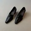 Sapatos femininos quadrados estilo retro French old money, novo modelo 2026, mocassins casuais slip-on com aumento interno de altura