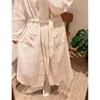 Bata larga de mujer suave y delicada con estampado floral, nuevo modelo de otoño, talla grande, amigable con la piel, cómoda, ropa de estar casual de alta gama