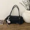 Bolsa Boston Acolchoada Retrô Desgastada da Moda Feminina Casual de Grande Capacidade com Alça Única Bolsa Transversal Versátil de Nicho para Mulheres