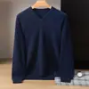 Nueva camiseta base de punto de cachemira para otoño e invierno, suéter de color liso a la moda, simple, casual, cálido, adecuado para negocios y para ir al trabajo para hombres