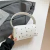 Bolsa Satchel Estilo Novo Verão 2025 Bolsa Personalizada Bolsa de Ombro Retrô Europeia e Americana Tendência Bolsa de Axila Fashion com Rebites