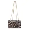 Bolsa Transversal Simples e Fashion 2024 Verão Nova Bolsa Quadrada Pequena Simples e Fashion para o Dia a Dia Bolsa de Ombro Fashion Retrô