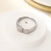 Anillo Simple de Acero Inoxidable Estilo Europeo y Americano con Superficie Lisa Grabable por Láser, Joyería de Acero de Titanio para Hombres y Mujeres, Se Puede Grabar un Logo