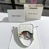 Una generación de bolso de axila francés de nicho de verano 2023 bolsa baguette de diamante rosa bolso de media luna bolso de hombro