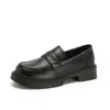 Mocassins de Couro Macio com Solado Grosso para Mulheres, Inverno 2025, Forrados com Lã, Aumentadores de Altura, Salto Bloco, Sapatos Pequenos de Couro Estilo Britânico Preto, Sapatos Femininos Huizhou