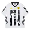 Camiseta de Manga Corta con Cuello en V y Tres Rayas Estilo Retro Americano para Hombres y Mujeres Verano Tendencia Marca Holgada Casual Pareja Tops Deportivos